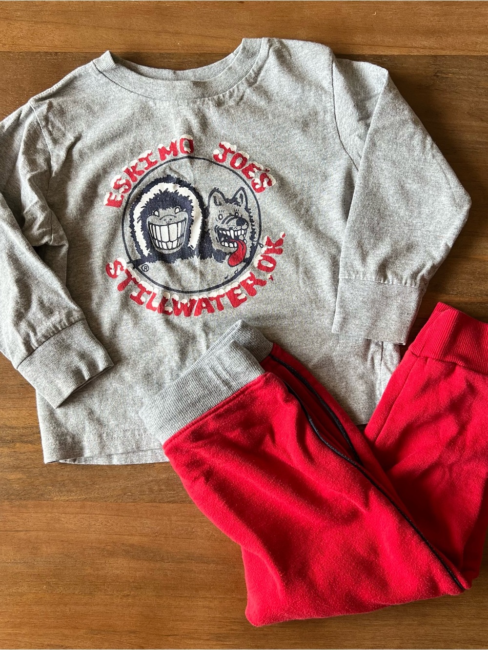 ⚡️3/$20 Eskimo Joes Grey Graphic Sweatshirt & Red Joggers Set